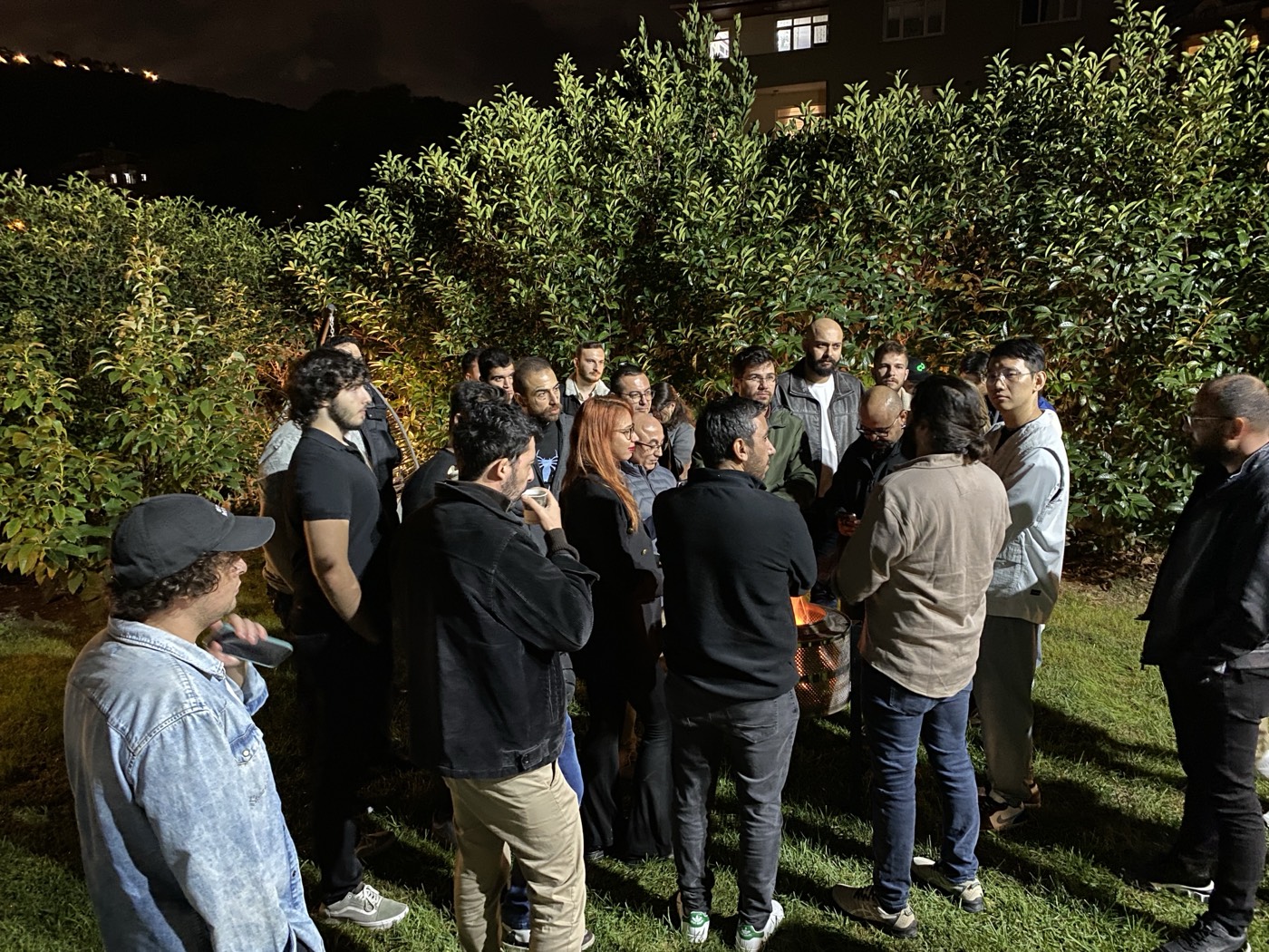 Night debate in the garden